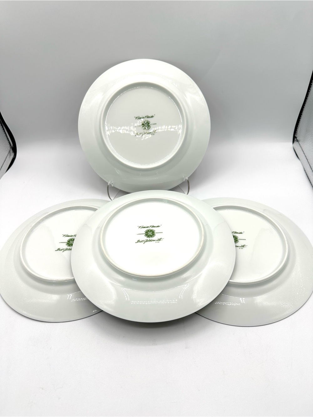 4 Limoges “Fraise Florida” French Luncheon Plates 1987 - Picture 5 of 7